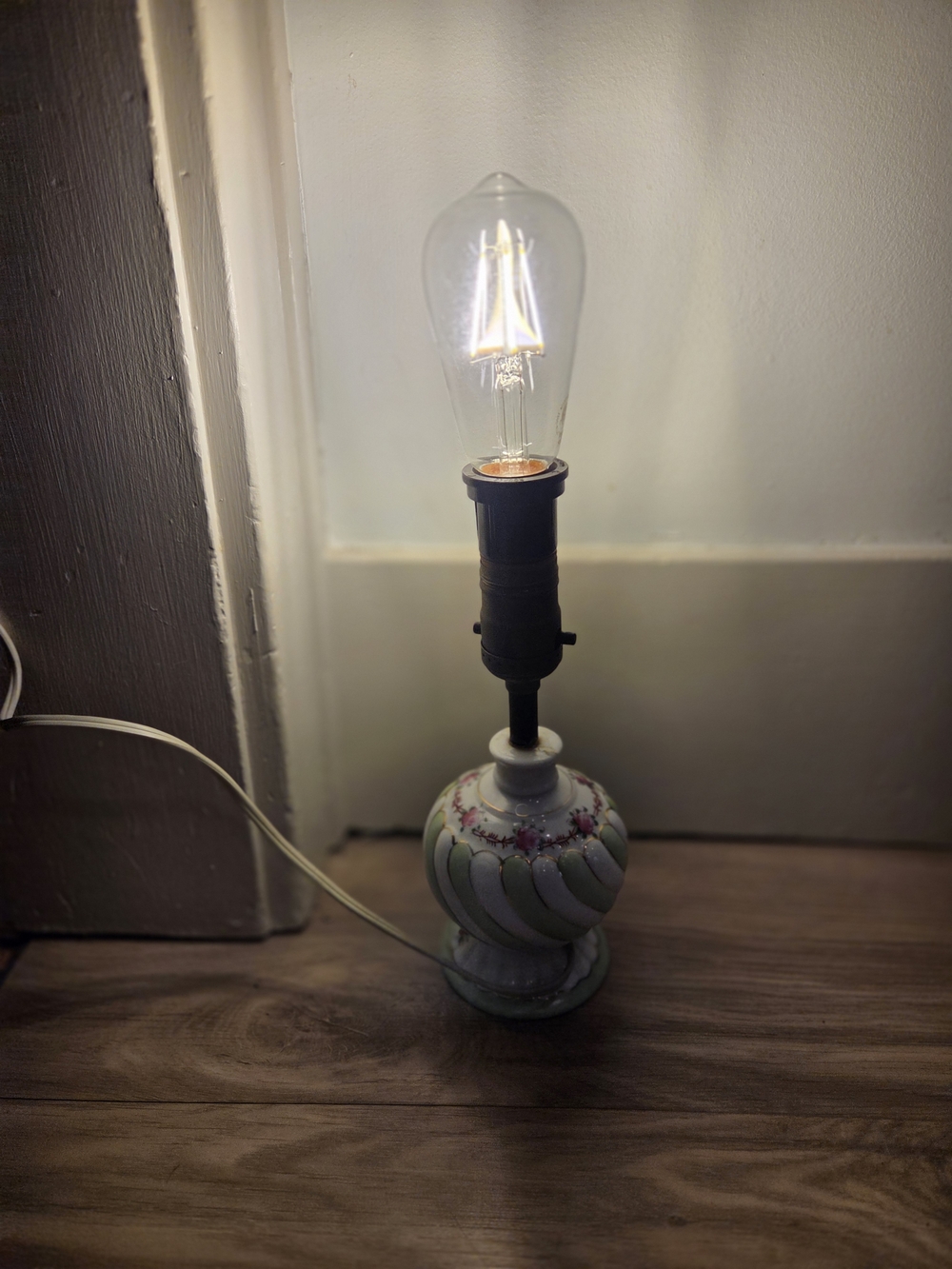 Vintage 1930's MIKORI WARE JAPAN ROSES SWIRL LAMP BASE -cottagecore - Picture 3 of 9